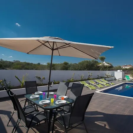 Villa Cyprus Minutes From The Beach, 1195 Protaras