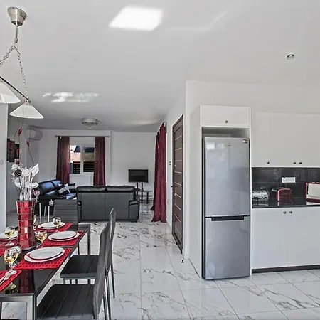 Villa Cyprus Minutes From The Beach, 1195 *