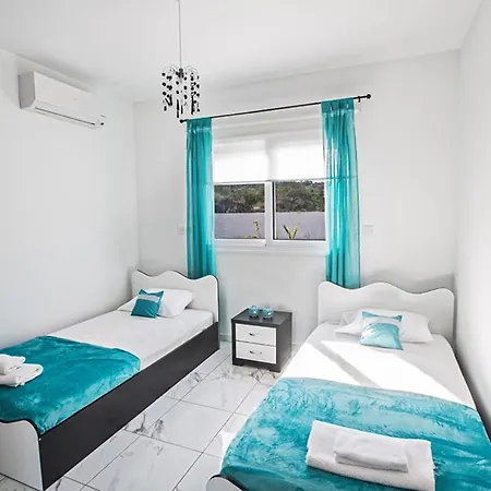 Villa Cyprus Minutes From The Beach, 1195 *